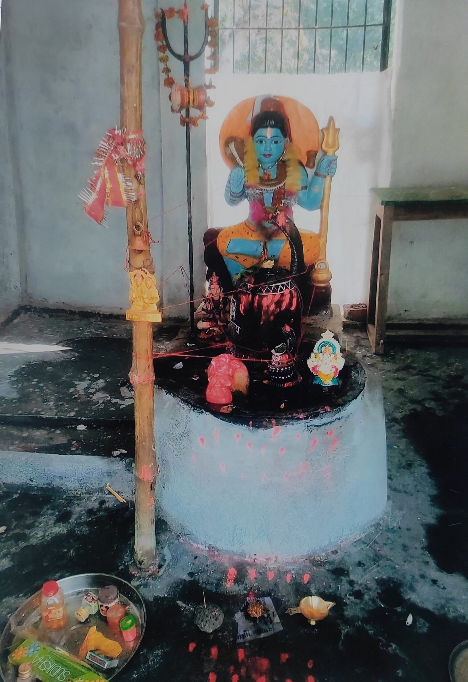 प्राचीन शिव मंदिर के पास फैली गंदगी को लेकर, की शिकायत, नहीं हुई कार्रवाई