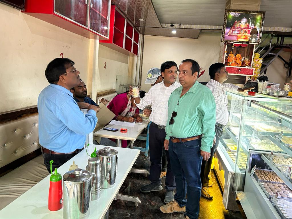 खाद्य सुरक्षा विभाग ने दीपावली पर्व पर बाजारों से खाद्य पदार्थों के 6 नमूने एकत्र किए