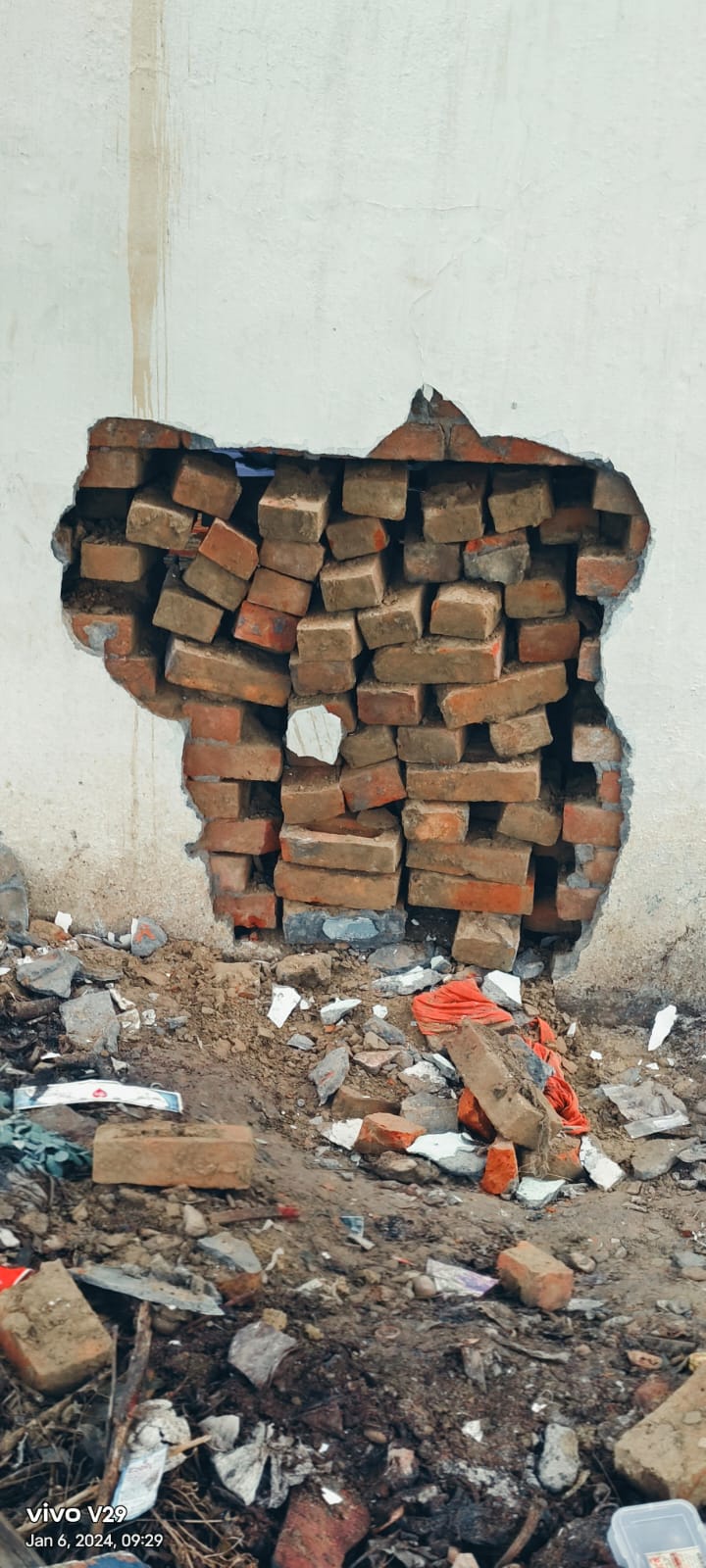 सर्राफा व्यवसाई के घर चोरों ने सेंध लगाकर लाखों रुपए के जेवरात किए साफ