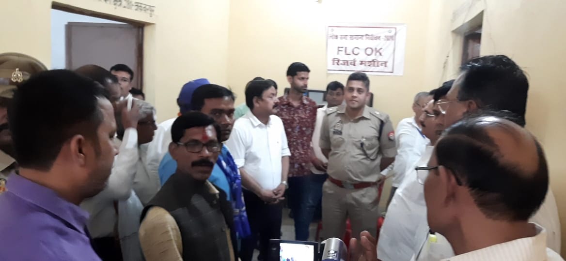 जिला निर्वाचन अधिकारी तथा पुलिस अधीक्षक ने निर्वाचन कार्यालय परिसर का लिया जायजा 