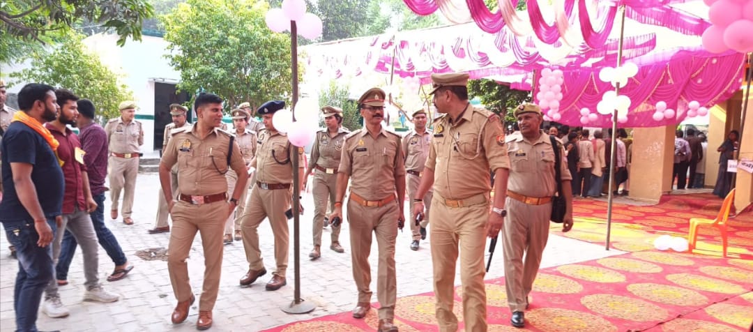 पंद्रह हजार पुलिसकर्मियों पर शांतिपूर्ण मतदान का जिम्मा