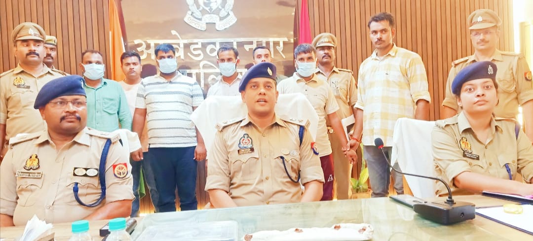 पैसे के लेन-देन में हुई हत्या, पुलिस ने चार अभियुक्तों को किया गिरफतार 