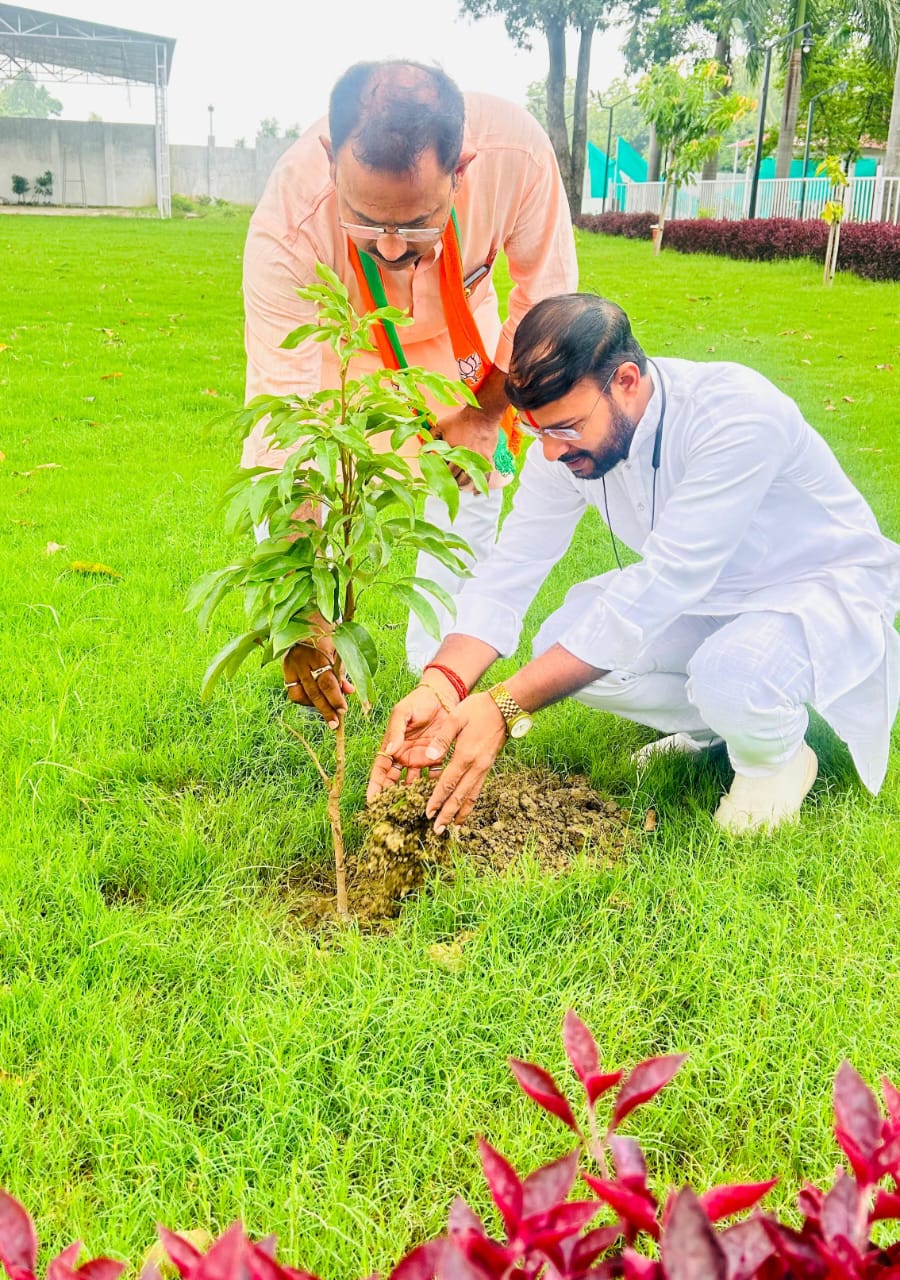 वृक्ष ही हमारे जीवन के एक मात्र आधार हैं- त्र्यंबक तिवारी 