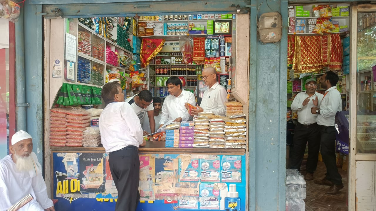 नवरात्रि पर्व पर खाद्य सुरक्षा एवं औषधि प्रशासन की टीम द्वारा खाद्य पदार्थ के नमूने संग्रहित लिए 