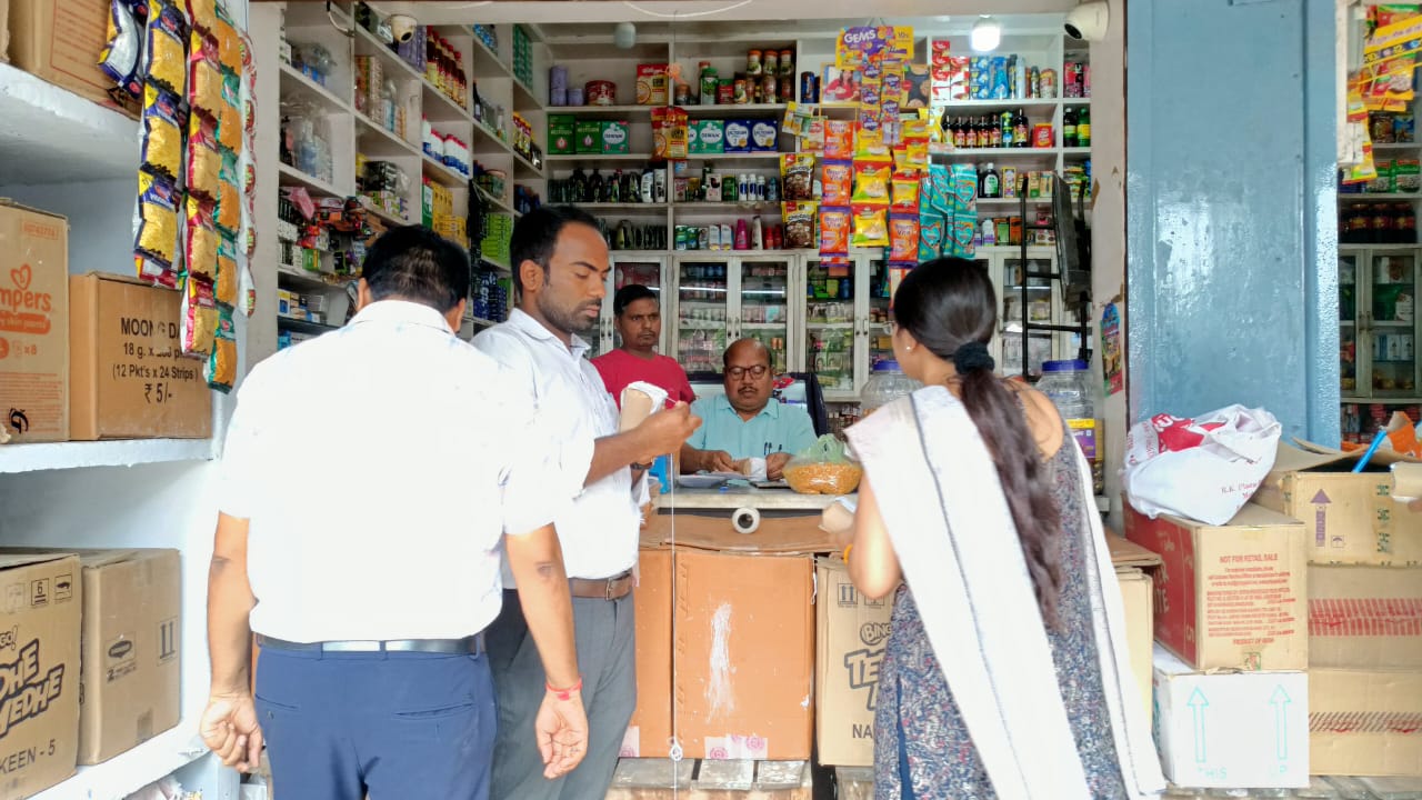 दीपावली एवं छठ पूजा पर्व पर सचल दल ने खाद्य पदार्थों के 7 नमूनें किये संग्रहित