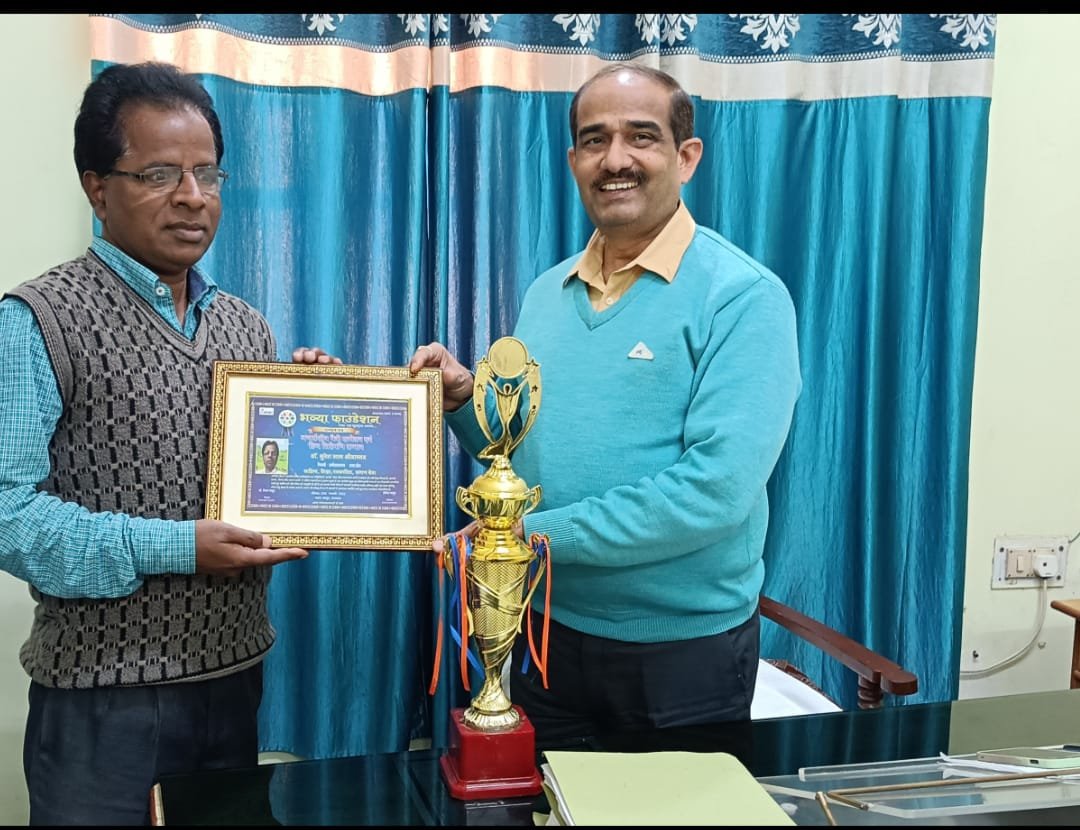 प्राचार्य सुरेश लाल श्रीवास्तव को हिन्द शिरोमणि सम्मान से किया गया सम्मानित