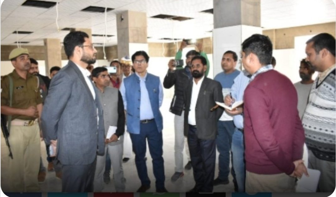 निर्माणाधीन वार्ड का गिरा छज्जा, डीएम ने गठित की जांच टीम