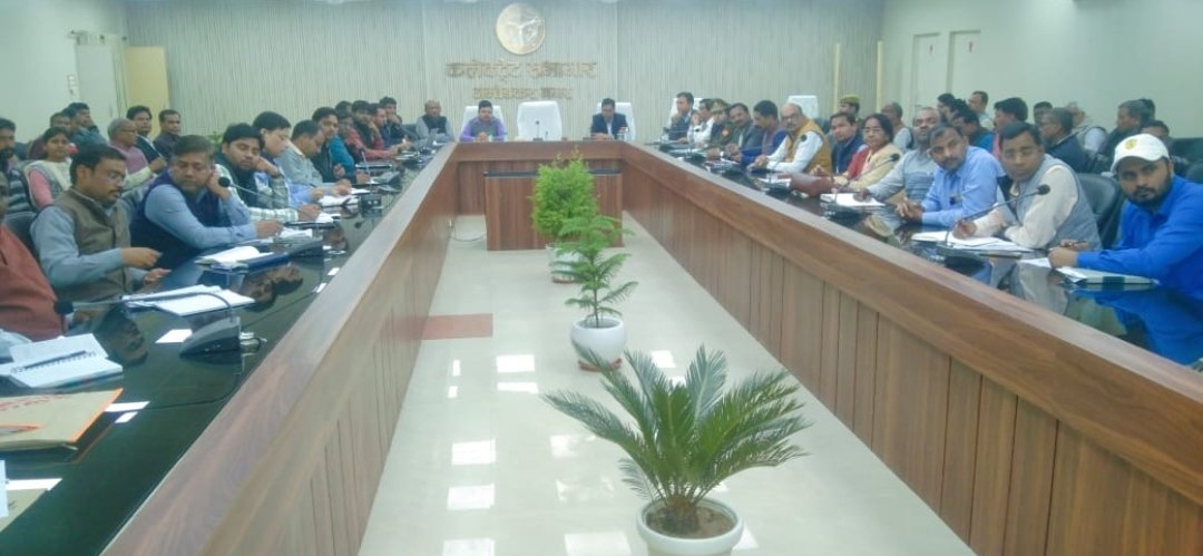 अपर जिलाधिकारी सदानंद गुप्ता की अध्यक्षता में कलेक्ट्रेट सभागार में आईजीआरएस पोर्टल के लम्बित/डिफाल्टर संदर्भों की समीक्षा बैठक हुई आयोजित