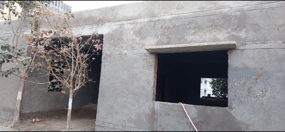 भीटी में करोड़ों की लागत से 20 बेड के अस्पताल का सीमेंट उखड़ना हुआ शुरू
