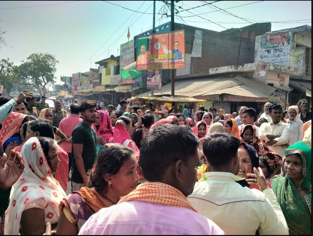 सड़क के किनारे युवक का शव मिलने से क्षेत्रवासियों में दहशत 