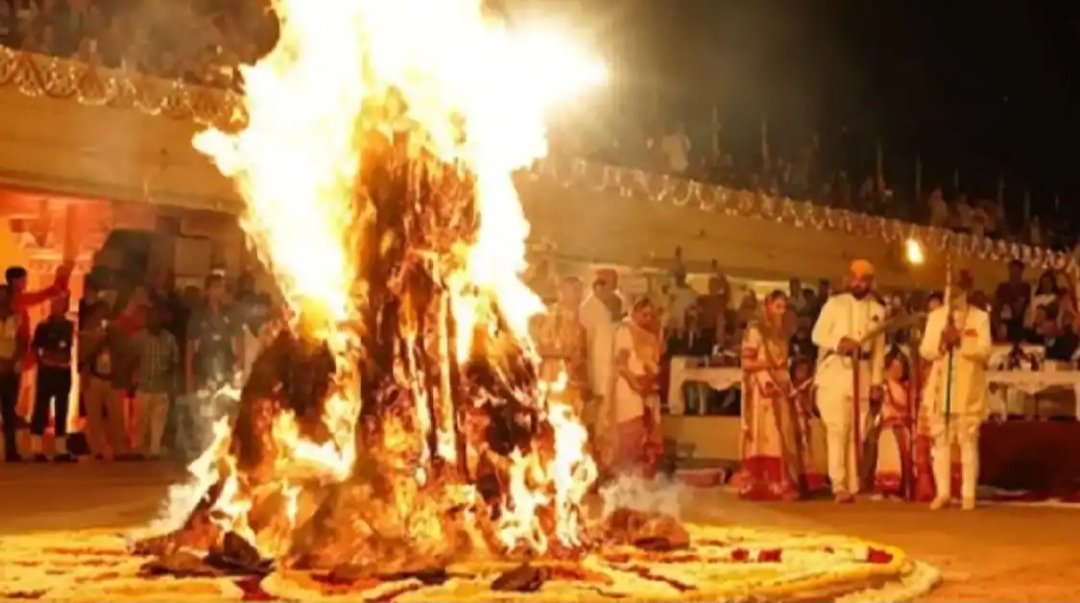 भद्रा ने बिगाड़ी होलिका दहन की गणित, इस बार देश में 2 दिन जलेगी होली
