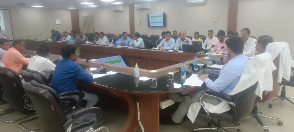 जिलाधिकारी ने की आईजीआरएस पोर्टल की समीक्षा बैठक