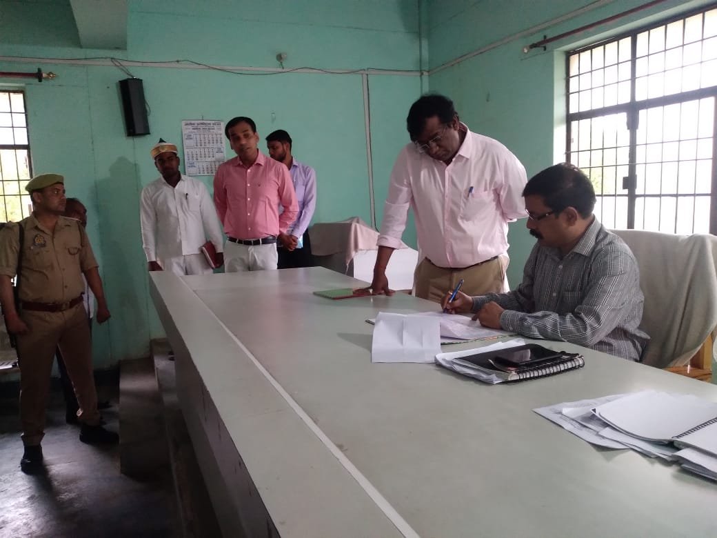 जिलाधिकारी द्वारा दिए गए निर्देशों के क्रम में जनपद की सभी तहसीलों का किया गया औचक निरीक्षण 