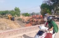 नहर की पटरी पुल निर्माण में नहीं किया जा रहा मानक के अनुरूप सामग्री का प्रयोग