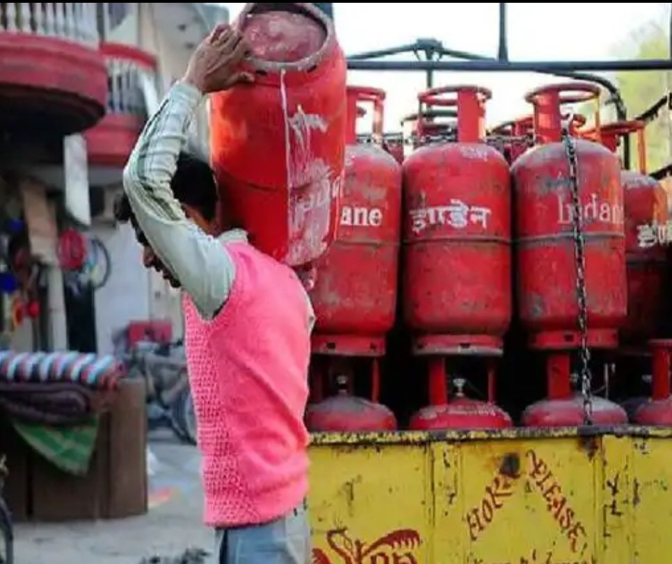 होली से पहले आम जनता को झटका, घरेलू एलपीजी सिलेंडर हुआ महंगा, जानें कितने बढ़े दाम