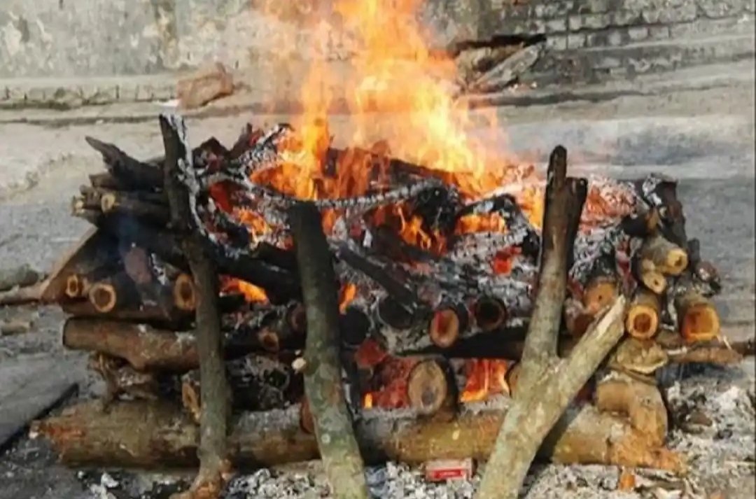 एक चिता और 7 लाशें: पत्नी की बेवफाई से तबाह हो गया हंसता-खेलता परिवार