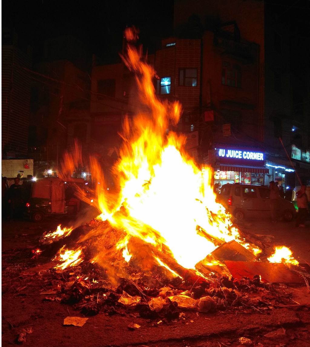 आज होगा होलिका दहन, भूलकर भी न करें ये काम, हो सकता है बड़ा नुकसान
