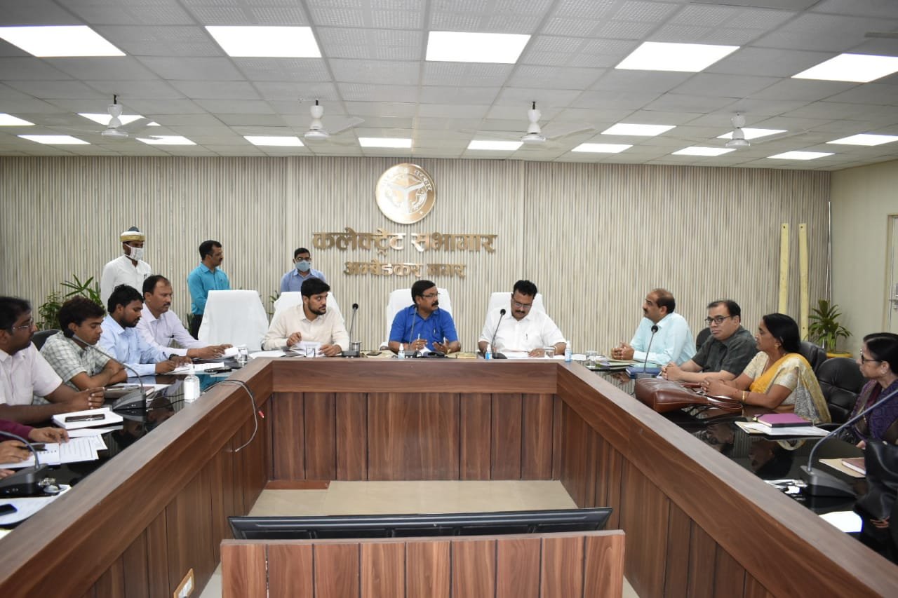 डीएम की अध्यक्षता में हर घर विद्युत संयोजन एवं प्रोत्साहन योजना के संबंध में बैठक हुई आयोजित