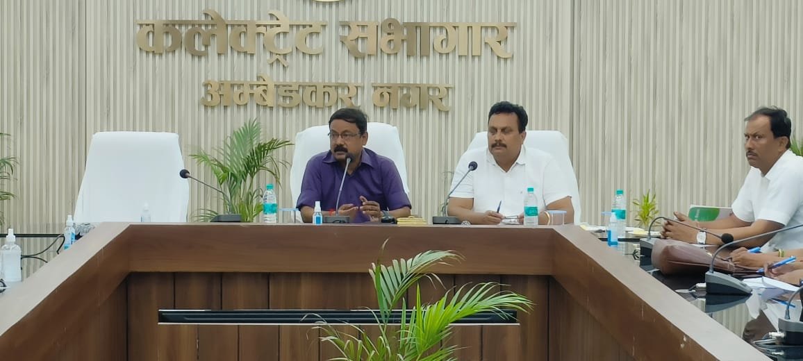 डीएम की अध्यक्षता में हर घर विद्युत संयोजन एवं प्रोत्साहन योजना की समीक्षा बैठक आयोजित हुई