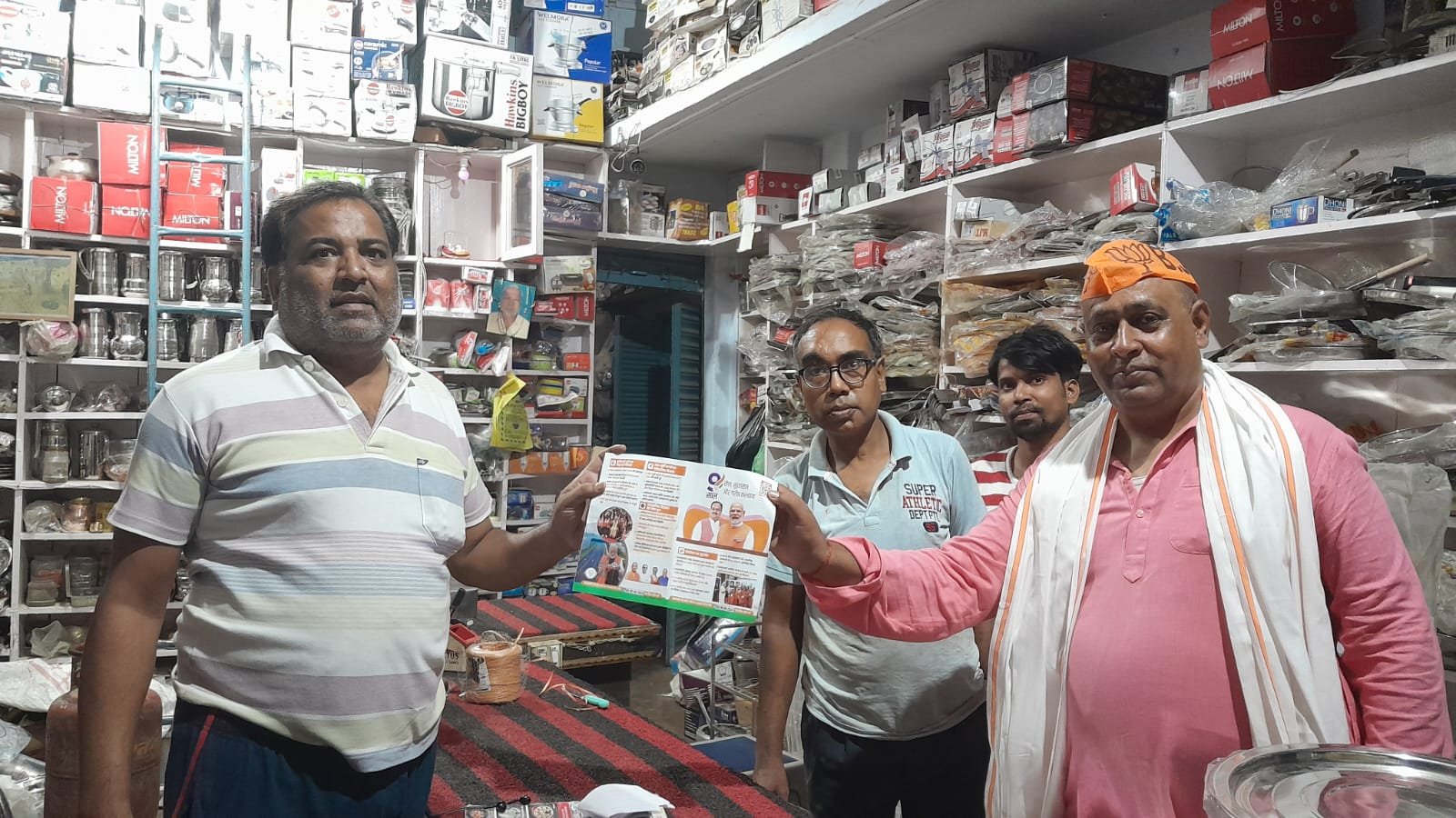 भाजपाइयों ने समर्थन अभियान के तहत घर-घर किया जनसंपर्क नगर अध्यक्ष ने गिनाई सरकार की उपलब्धियां