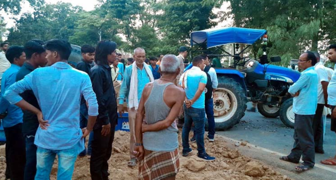 मिट्टी लदी ट्रैक्टर ट्राली की जोरदार टक्कर से ई रिक्शा चालक की हुई मौत