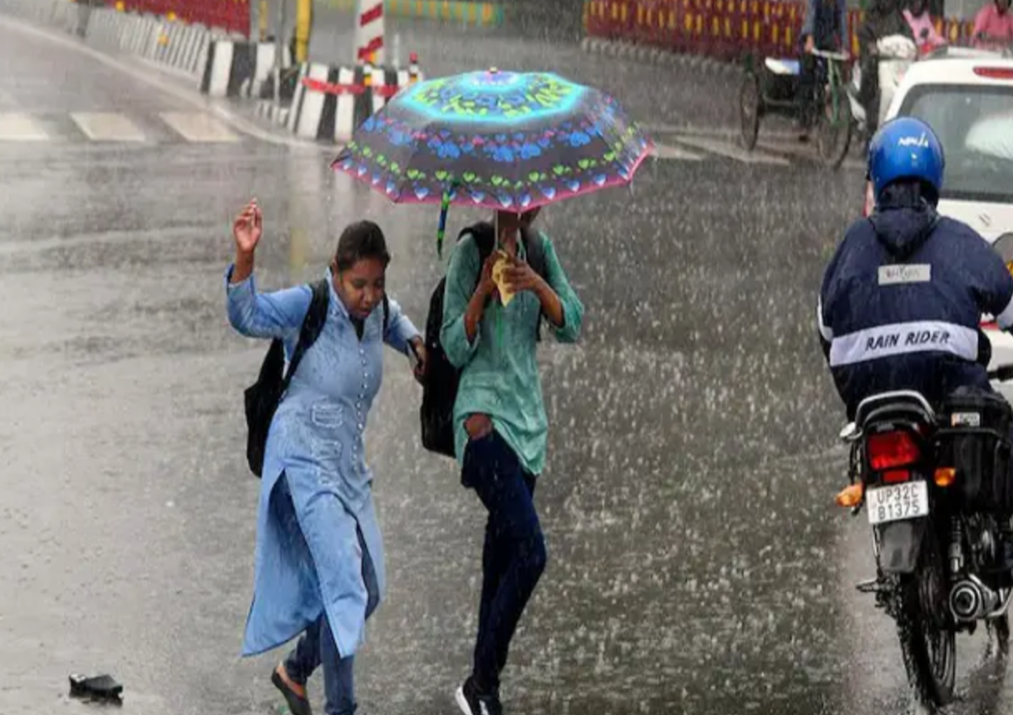 उत्तर प्रदेश के कई जिलों में भारी बारिश का अलर्ट, मौसम विभाग ने जिलाधिकारी को जारी किया पत्र