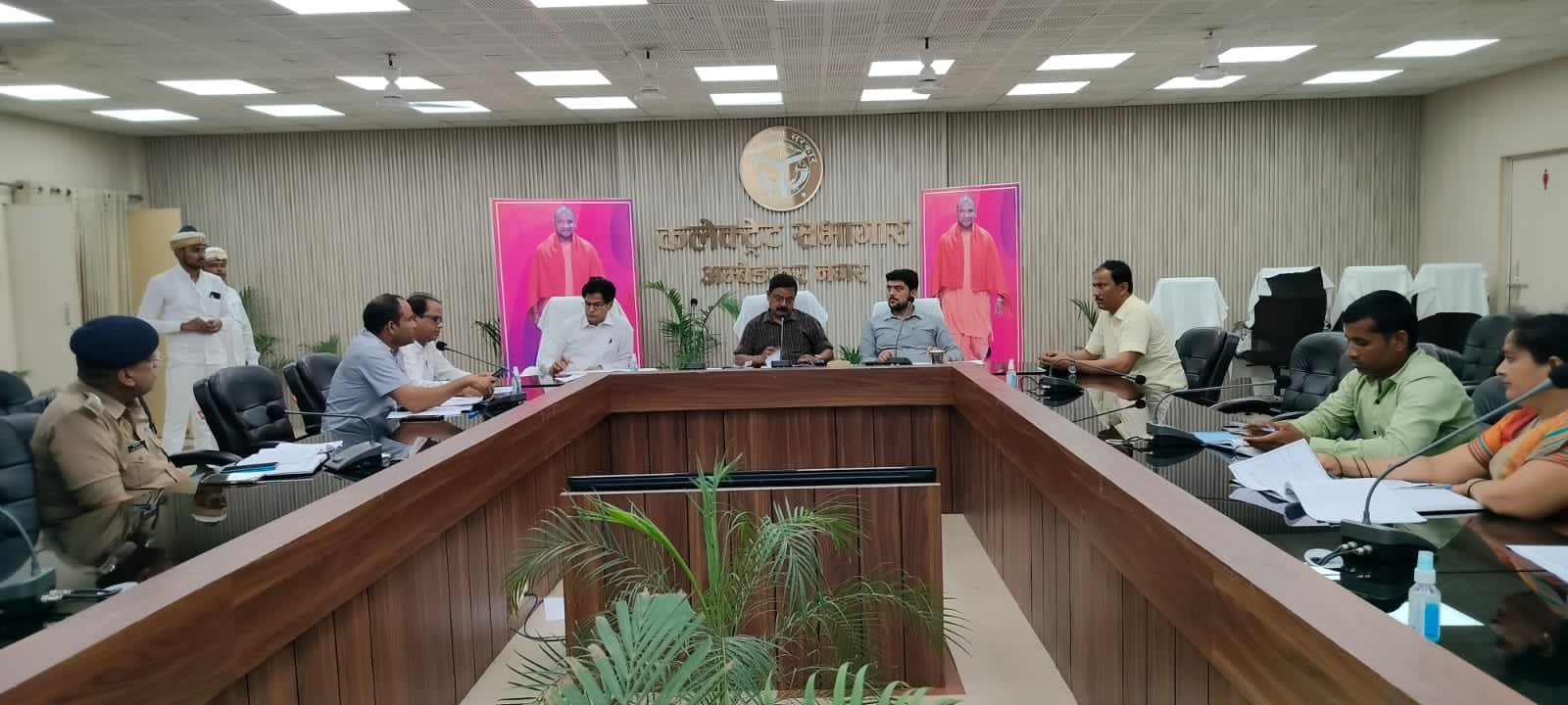 डीएम की अध्यक्षता में अनुश्रवण समिति की बैठक आयोजित हुई