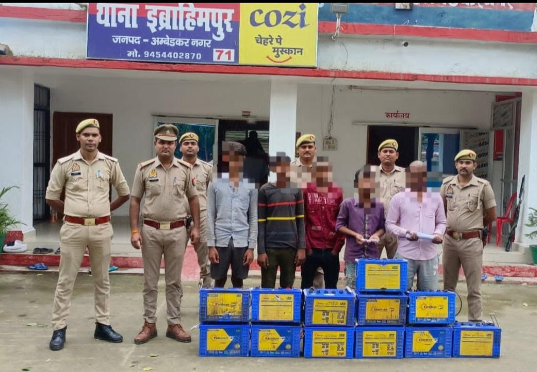 इब्राहिमपुर पुलिस ने चोरी के समान सहित पांच अभियुक्तों को किया गिरफ्तार 