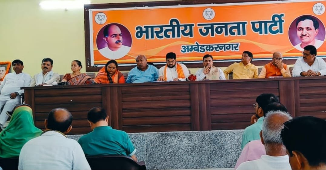 शहीदों के सम्मान में 75 वृक्षों को लगा कर अमृत वाटिका बनाए- डा० मिथलेश त्रिपाठी 