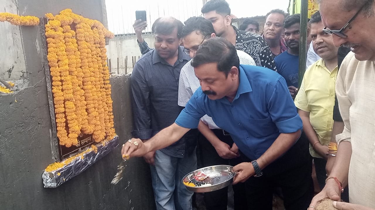 पूर्वांचल मेडिसिटी मल्टी स्पेशलिटी हॉस्पिटल एवं कैंसर संस्थान मेडिकल मिशन हॉस्पिटल प्राइवेट लिमिटेड का जिलाधिकारी ने किया शिलान्यास