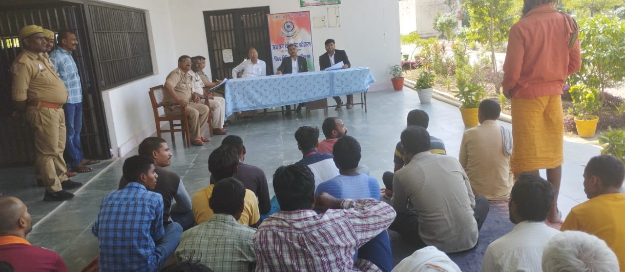 जिला जज ने विधिक साक्षरता शिविर व जिला कारागार का किया निरीक्षण
