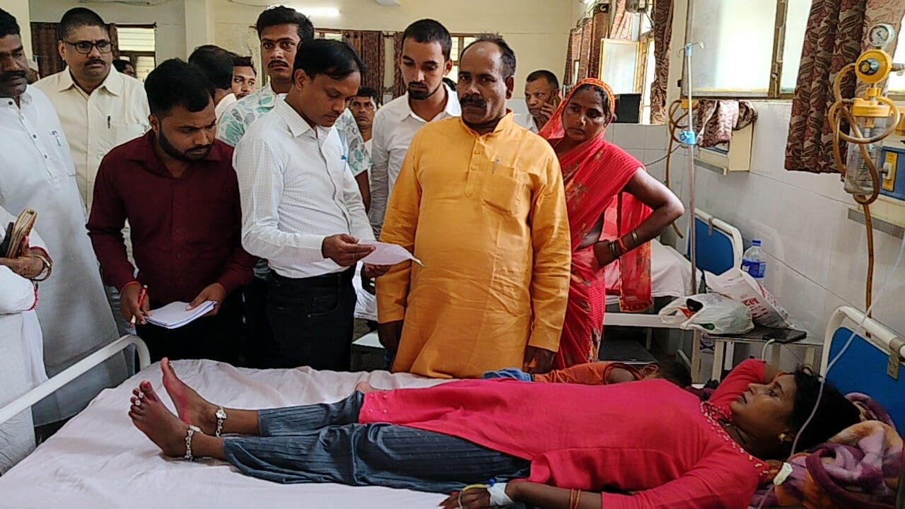 पूर्वांचल विकास बोर्ड के सदस्य महात्मा ज्योतिबा फूले संयुक्त जिला चिकित्सालय का किया निरीक्षण 