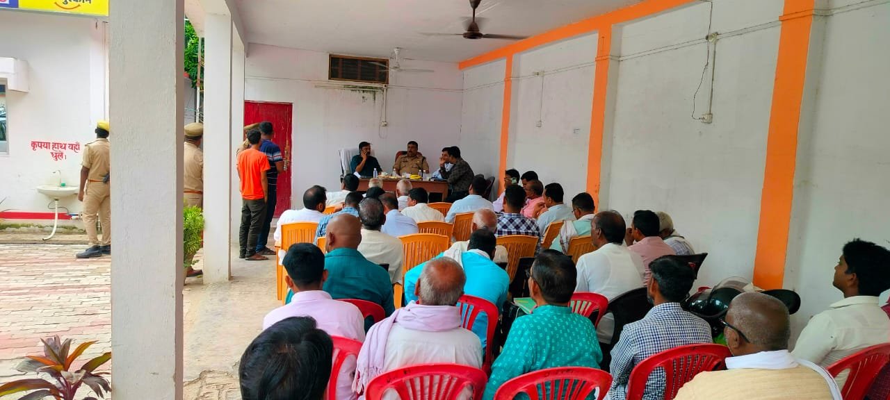 डीएम एसपी की अध्यक्षता में थाना समाधान दिवस का आयोजन हंसवर थाने में हुआ आयोजित