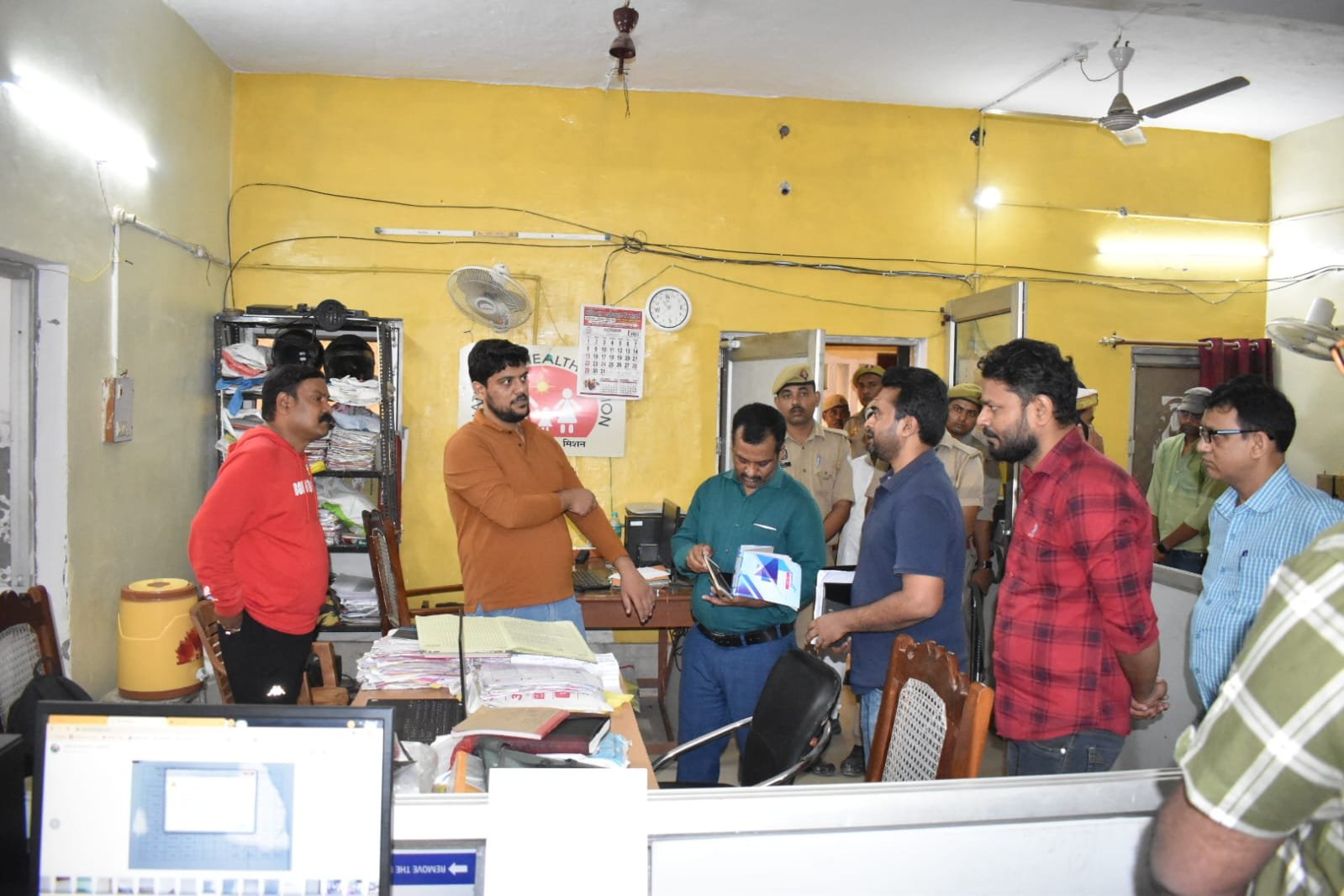 जिलाधिकारी ने सामुदायिक स्वास्थ्य केंद्र अकबरपुर का किया औचक निरीक्षण
