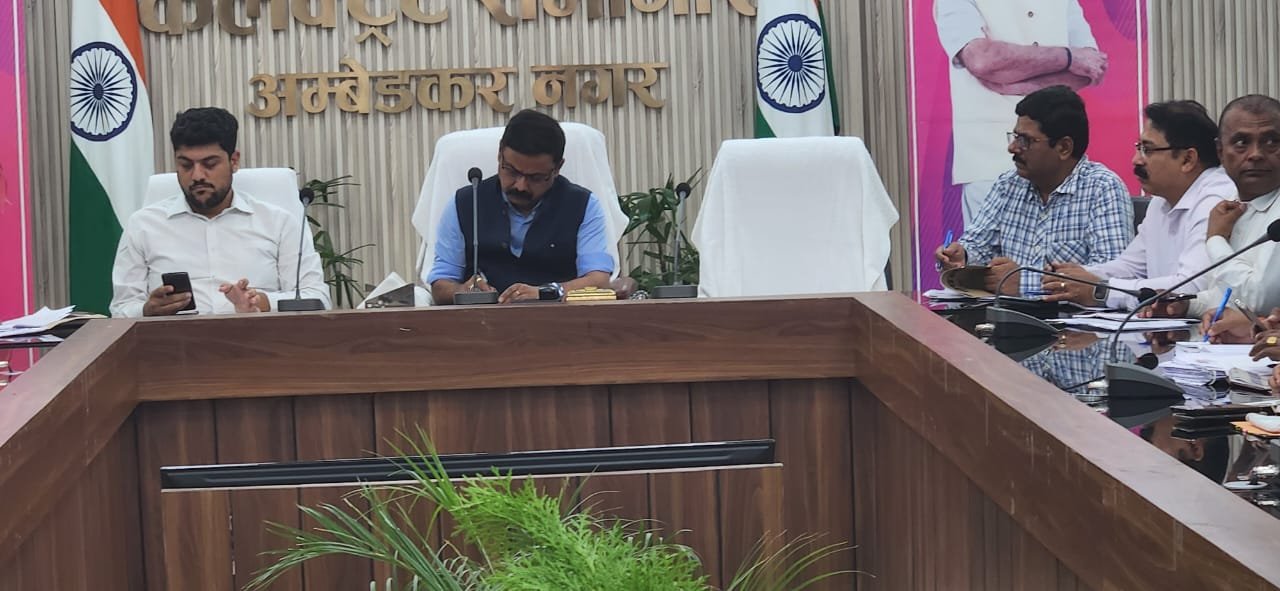 जिलाधिकारी ने गौ संरक्षण अभियान पोर्टल की समीक्षा बैठक की