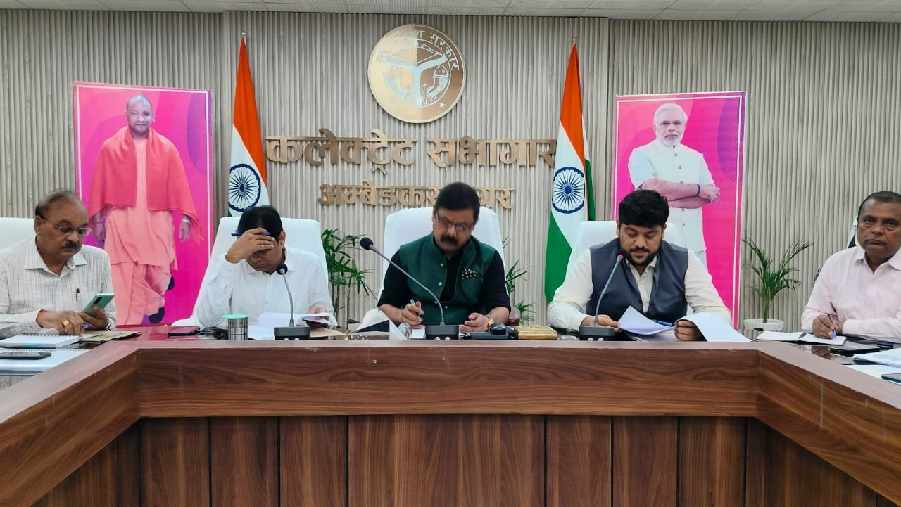 जिलाधिकारी की अध्यक्षता में भारत संकल्प यात्रा के आयोजन के संबंध में बैठक आयोजित हुई