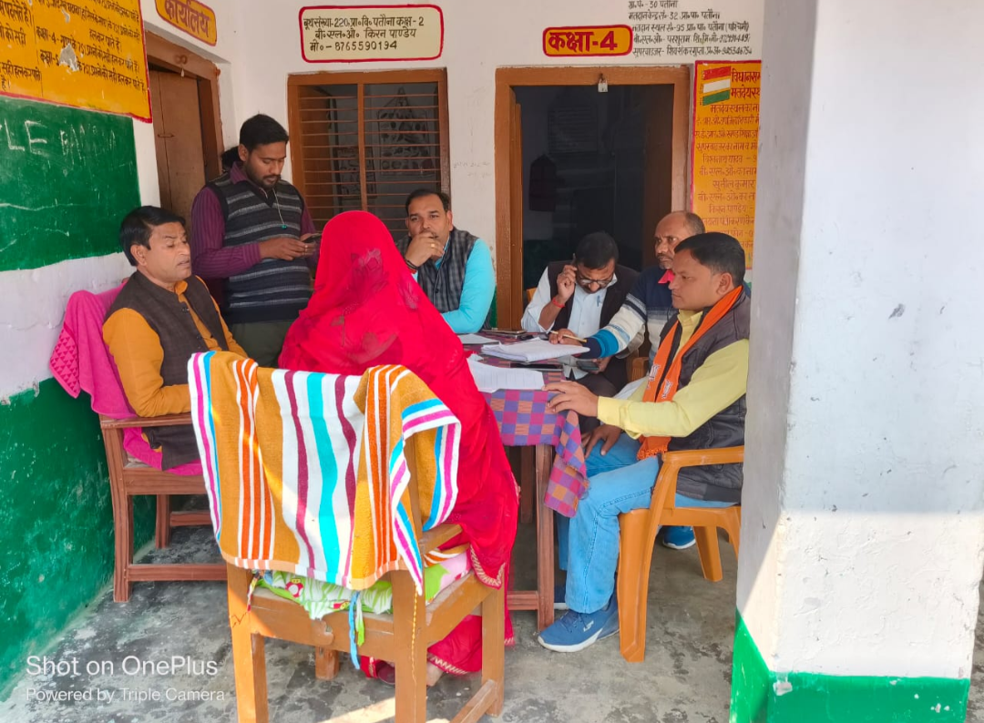 वोटर महा चेतना अभियान में बूथों पर नए मतदाताओं का भाजपाइयों ने चलाया अभियान