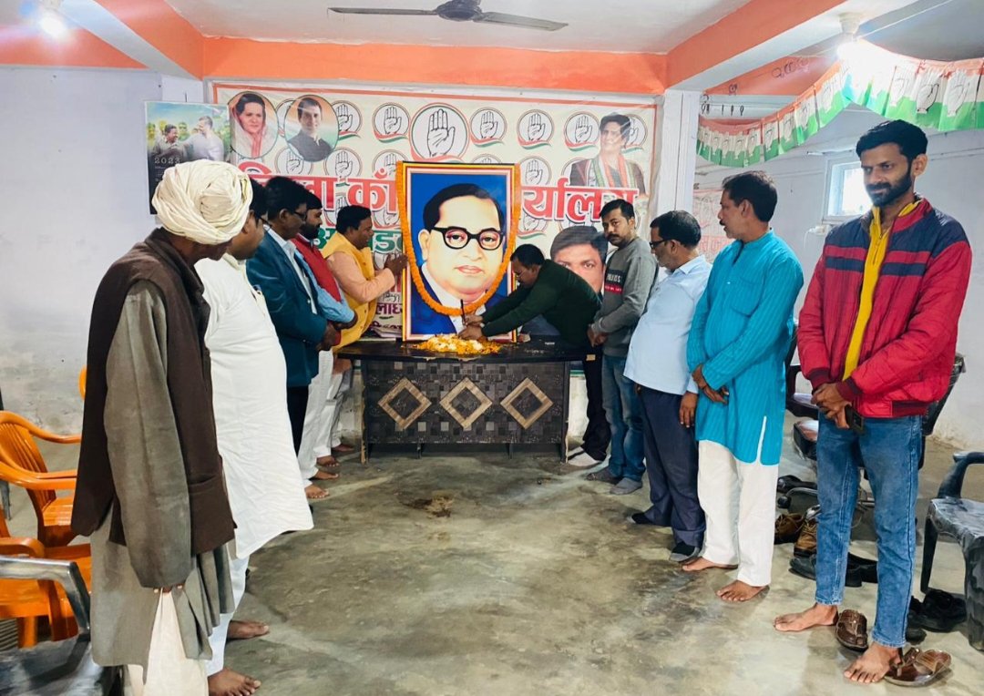 बाबा साहब के महापरिनिर्वाण दिवस पर अनीस खा ने चित्र पर पुष्प किए अर्पित