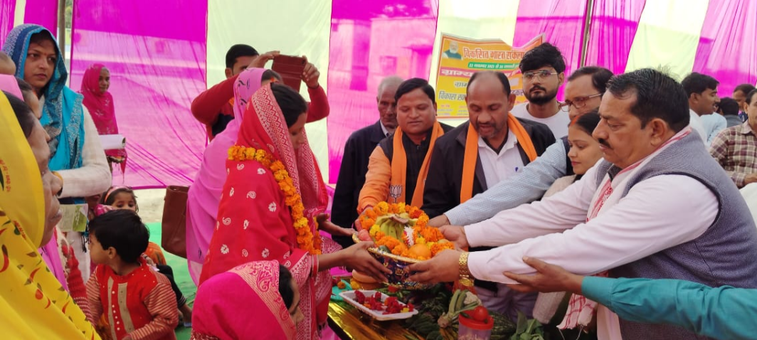 विकसित भारत संकल्प यात्रा में ब्लॉक प्रमुख मौसम वर्मा ने किया प्रतिभाग