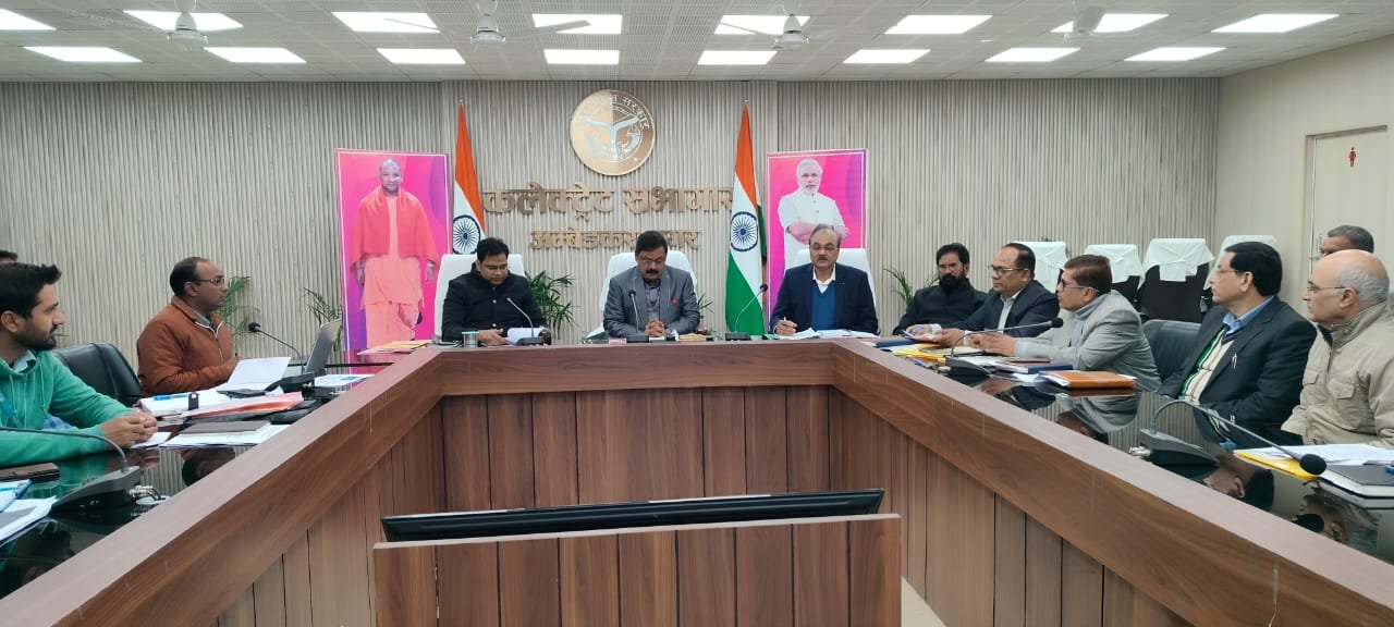 विद्यालय के पास तंबाकू की दुकानों को चिन्हित कर कार्यवाही करें- जिलाधिकारी