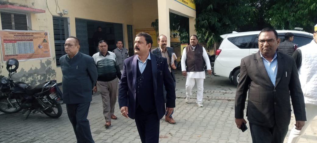 जिलाधिकारी अविनाश सिंह द्वारा विकासखंड रामनगर का किया निरीक्षण
