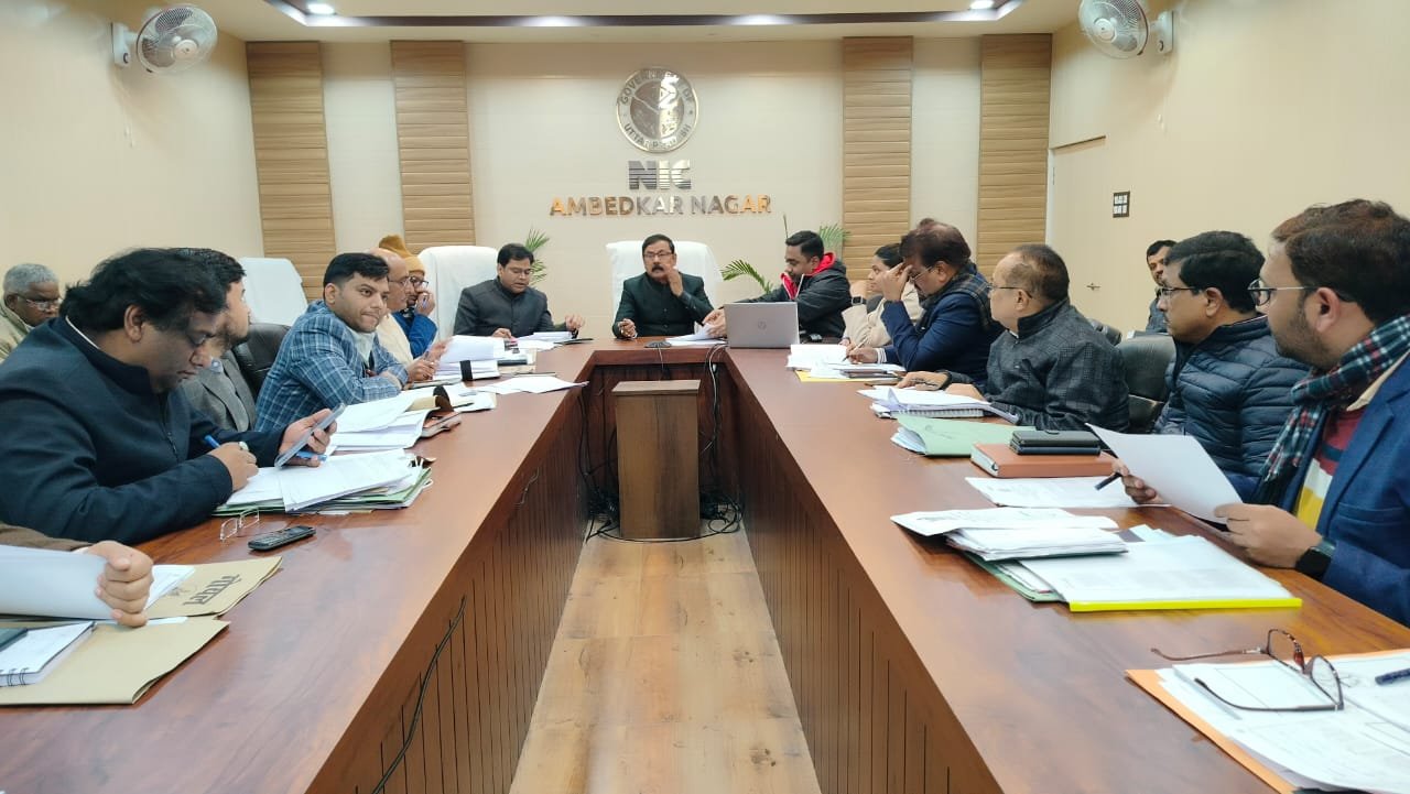 जिलाधिकारी ने लक्ष्य के सापेक्ष प्राप्ति के दिए सख्त निर्देश