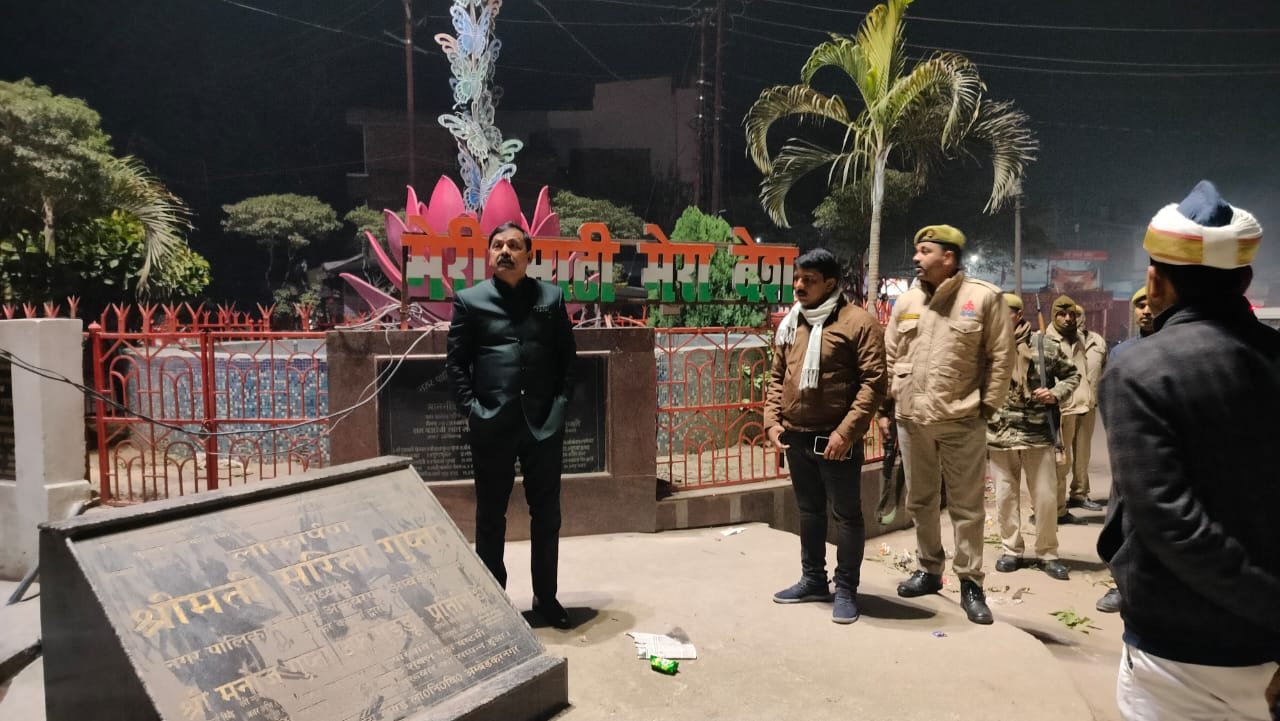 जिलाधिकारी ने रात्रि में नगर में बनें रैन बसेरों की व्यवस्थाओं का लिया जाएजा