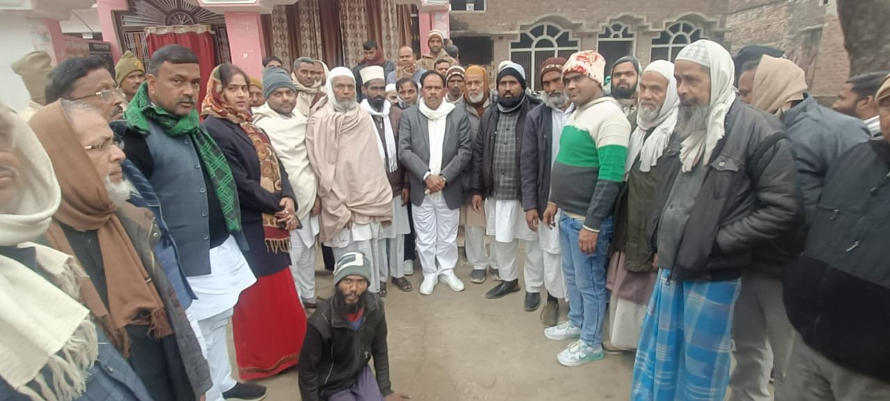 पीड़ित के घर पहुचे विधायक,शोक संवेदना व्यक्त करते हुए परिवार वालों को दिलाया ढाढस