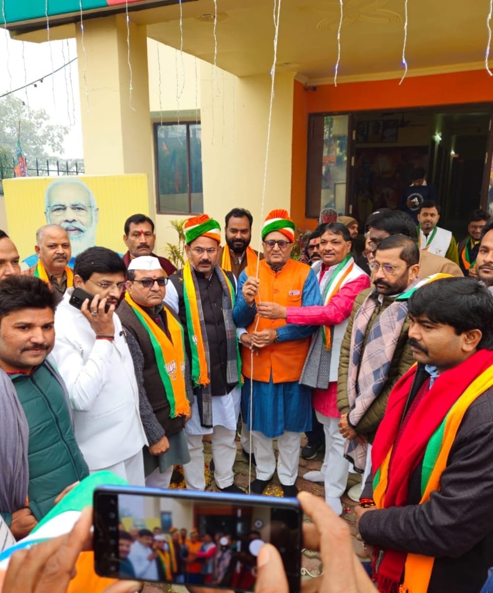 भाजपा कार्यालय पर जिला अध्यक्ष ने फहराया तिरंगा