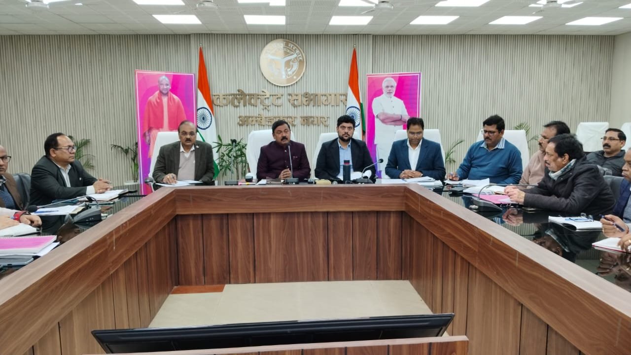 जिलाधिकारी की अध्यक्षता में लोकसभा चुनाव की तैयारी के संबंध में बैठक हुई 