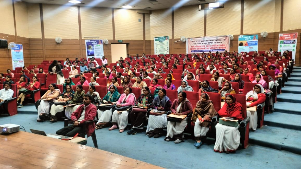 जिला निर्वाचन अधिकारी की अध्यक्षता में लोकसभा चुनाव की समीक्षा बैठक लोहिया भवन में आयोजित हुई