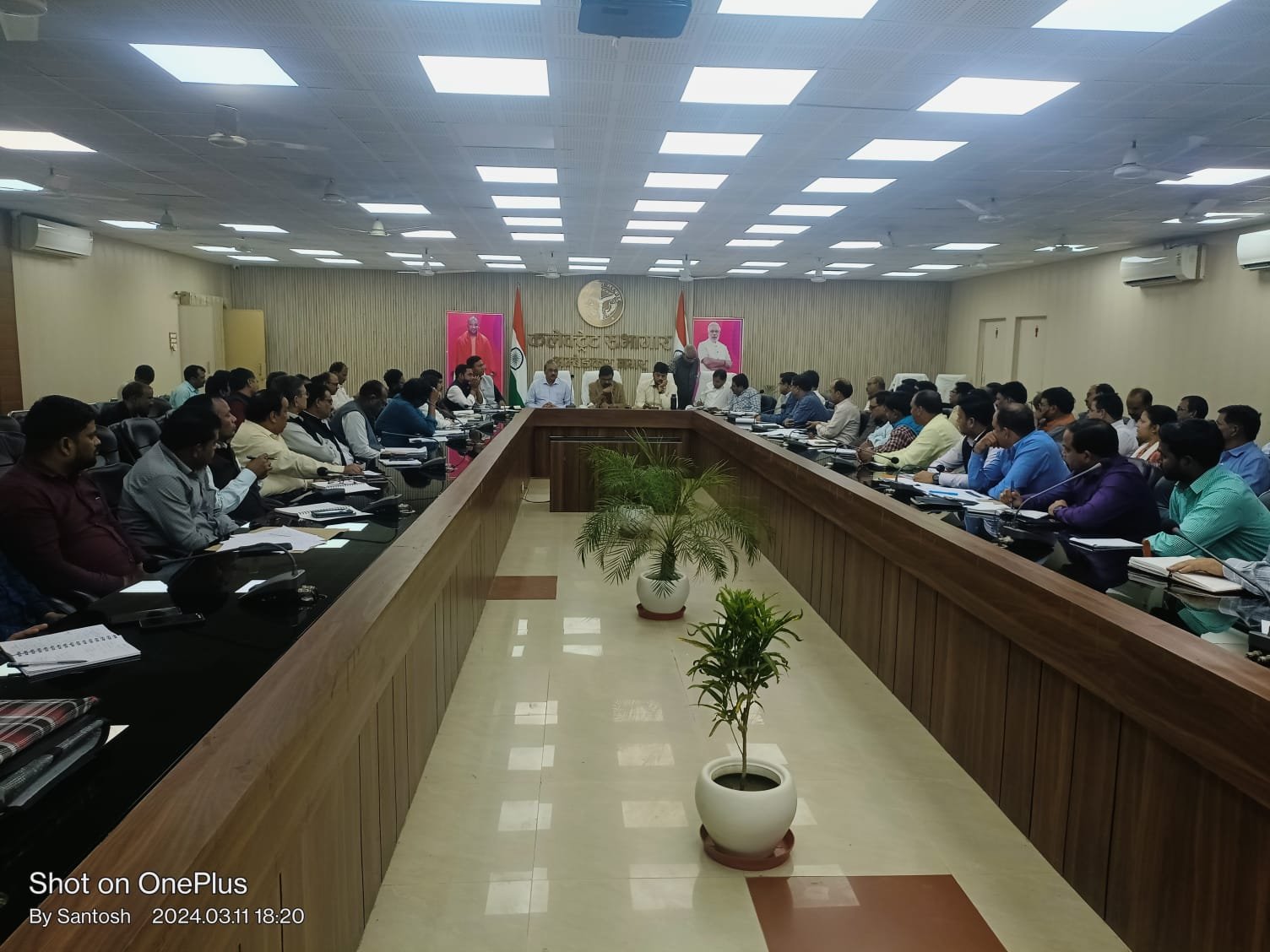सीएम डैशबोर्ड के विकास कार्यों की समीक्षा बैठक जिलाधिकारी के अध्यक्षता में आयोजित हुई 