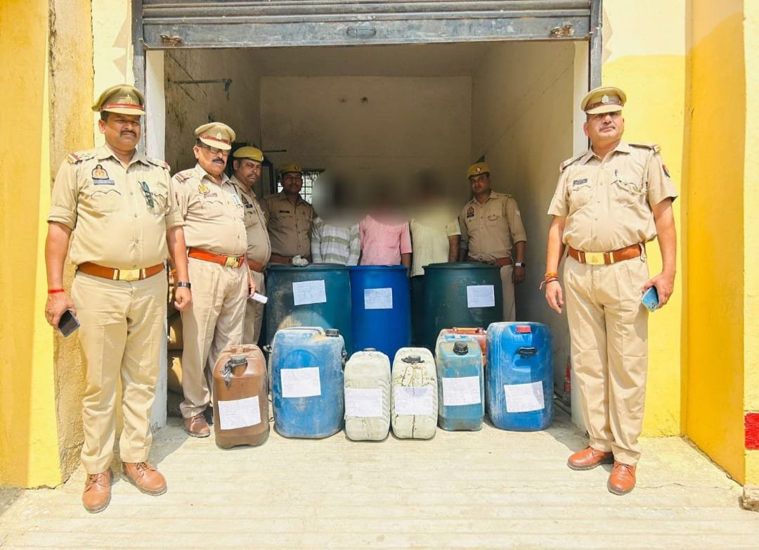 डीजल चोरों को डीजल के साथ महरुआ पुलिस ने किया गिरफ्तार