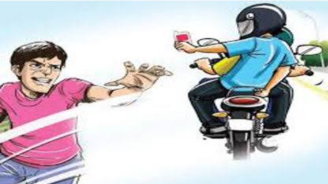 शादी के दौरान दूल्हे के पिता के हाथ से पैसों से भरा बैग छीनकर दो युवक बाइक से फरार